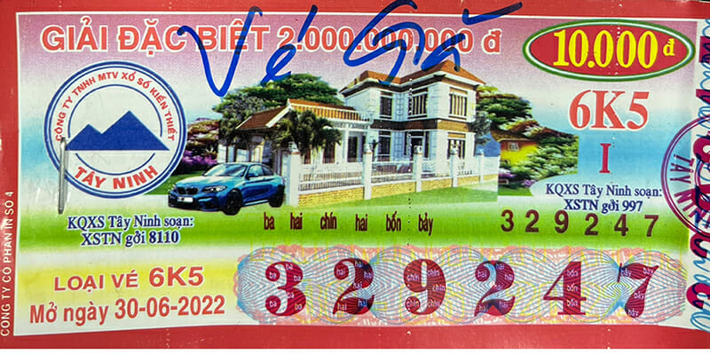 một tấm vé số bán ra là bao nhiêu