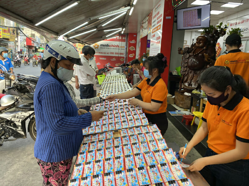 một tấm vé số bán ra là bao nhiêu