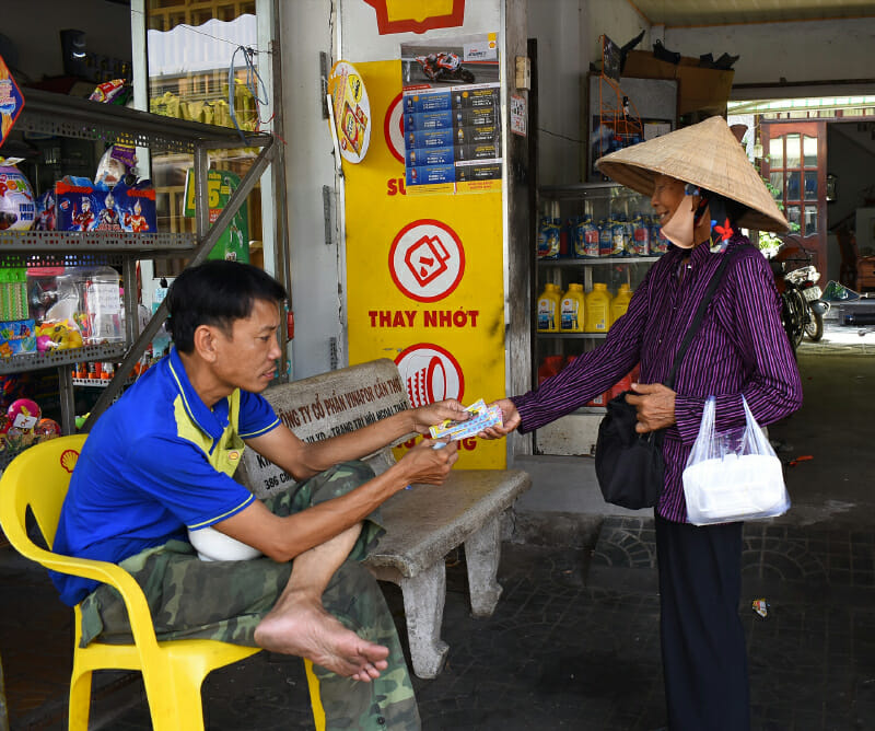 một tấm vé số bán ra là bao nhiêu