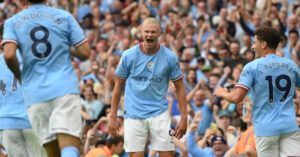 Ở đội bóng mới, Jack Grealish khoác chiếc áo số 10 để Aguero lùi lại
